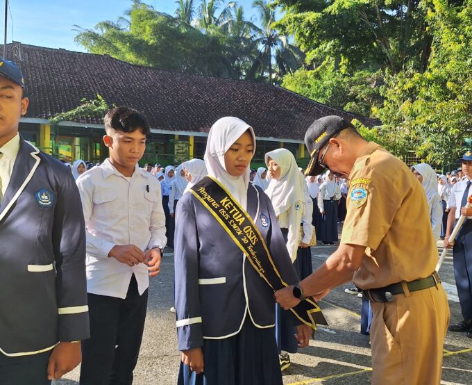 Pelantikan dan Serah Terima Jabatan OSIS & MPK SMPN 20 Tasikmalaya Periode 2025-2026