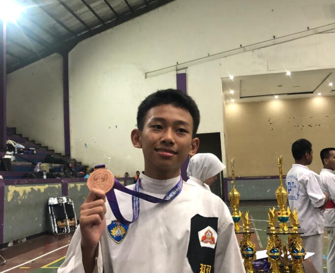Prestasi Membanggakan, Reyhan Raih Juara 3 Silat di Kejuaraan Perisai Diri Cup VII