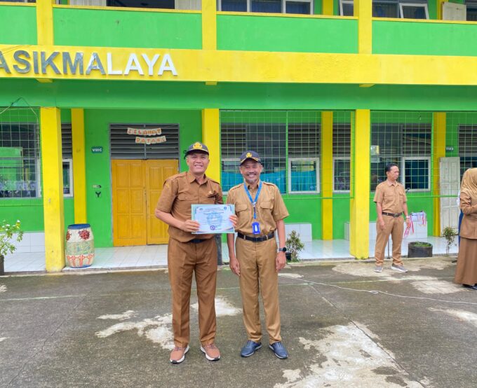 Guru SMP Negeri 20 Tasikmalaya Raih Juara pada PORSENIJAR Jawa Barat
