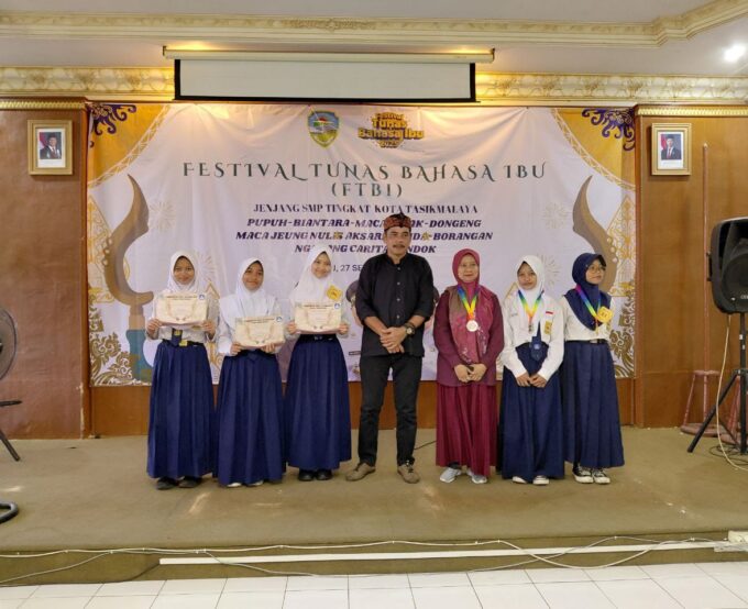 Kebanggaan Sekolah! Rina Mulyasari Sabet Juara 2 Festival Tunas Bahasa Ibu