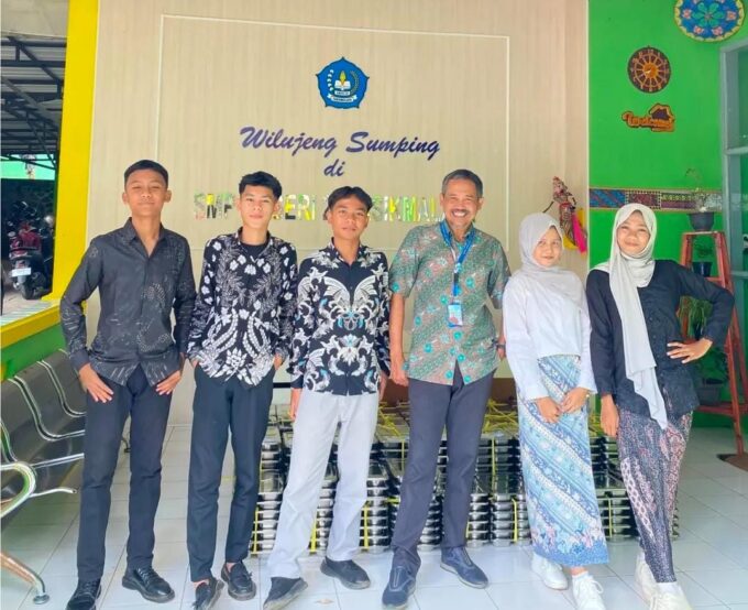 SMPN 20 Tasikmalaya Meriahkan Hari Batik Nasional 2025 dengan Semangat Budaya dan Kekompakan
