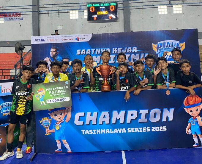 Tim Futsal SMPN 20 Tasikmalaya Raih Juara 3 di Ajang Futsal Piala by.U Sepriangan Timur
