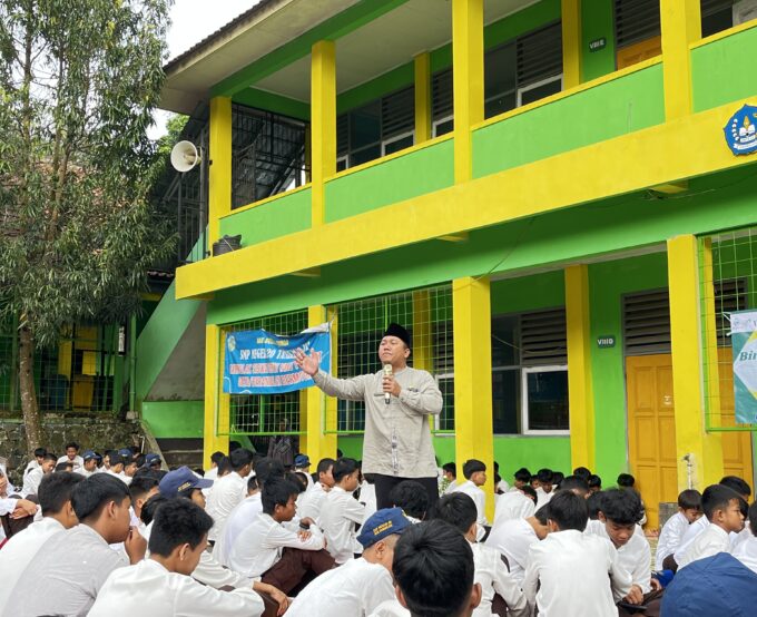 KUA Kawalu Sukses Gelar BRUS di SMPN 20 Tasikmalaya: Bersama Tolak Bahaya Remaja!