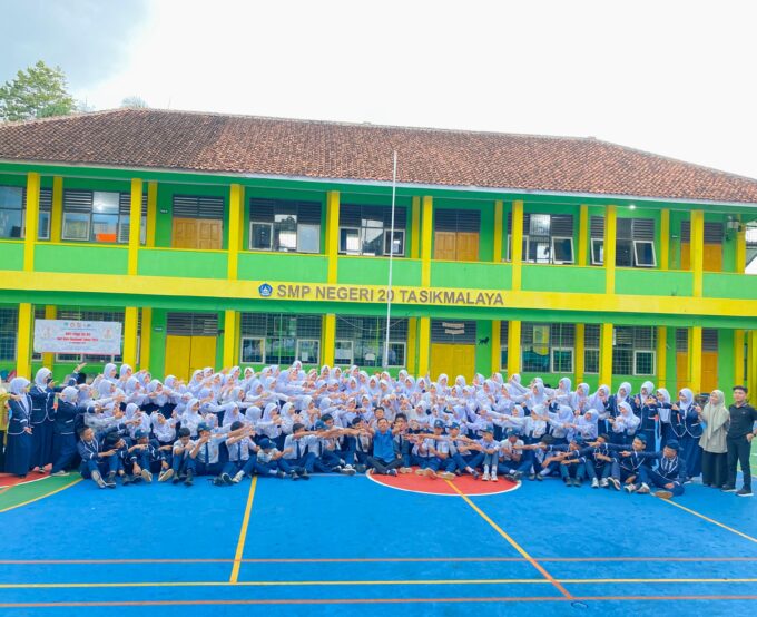 SMP Negeri 20 Gelar Kegiatan Latihan Dasar Kepemimpinan Siswa dengan Tema "Membangun Pemimpin Muda yang Berkarakter, Disiplin, dan Bertanggung Jawab"