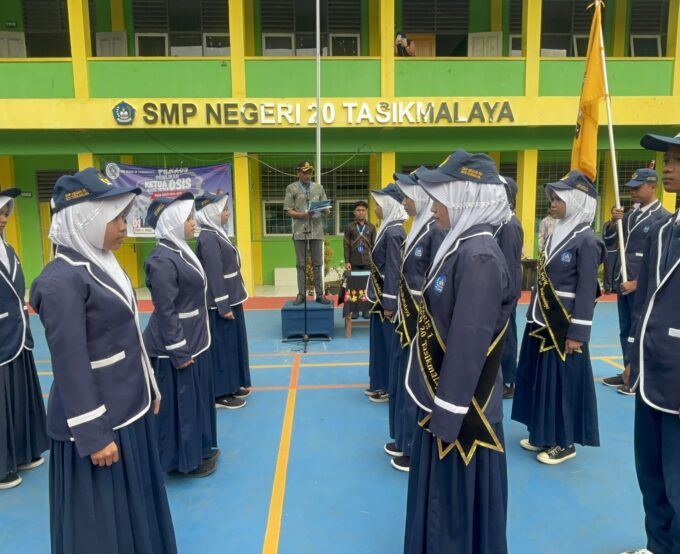 Regenerasi Kepemimpinan: Sertijab dan Pelantikan Pengurus OSIS SMPN 20 Tasikmalaya Masa Bakti 2026/2027