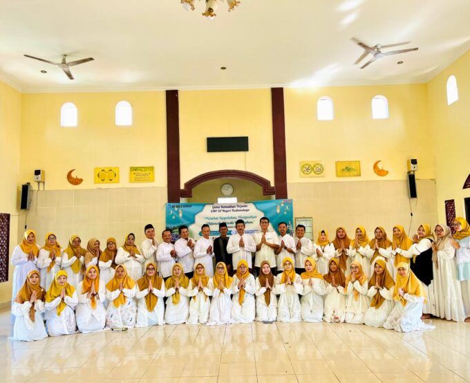 SMPN 20 Tasikmalaya Tutup Gema Ramadhan 1447 H dengan Aksi Sosial